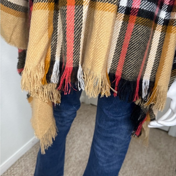 David & Young Camel Plaid Ruana With Belt one size.  #253 - Picture 5 of 10